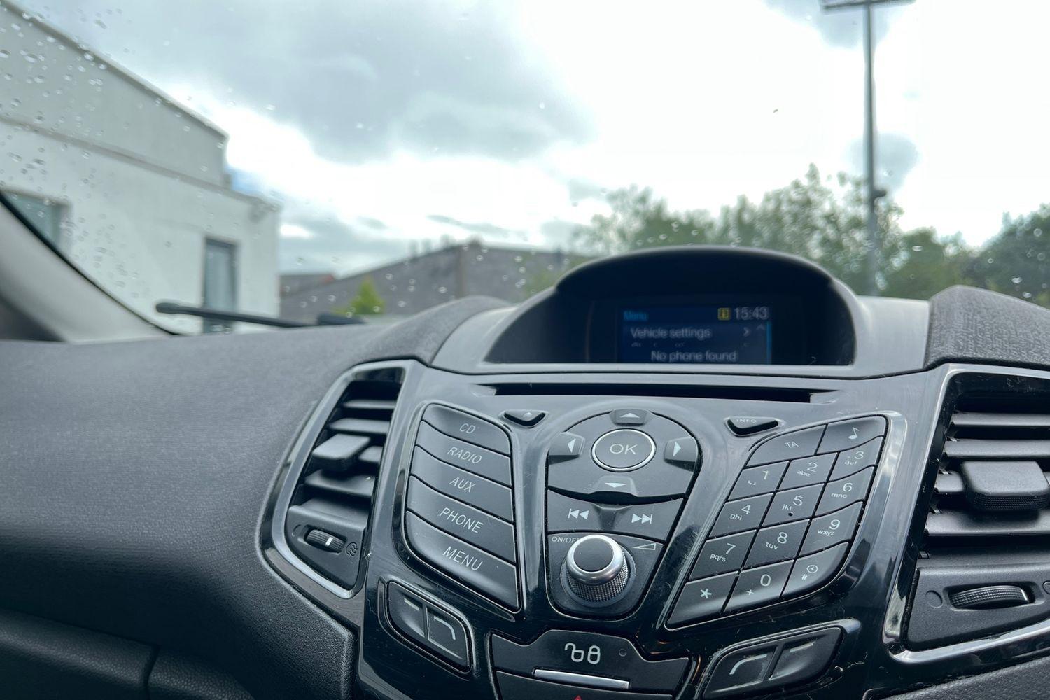 Ford FIESTA Photo 35