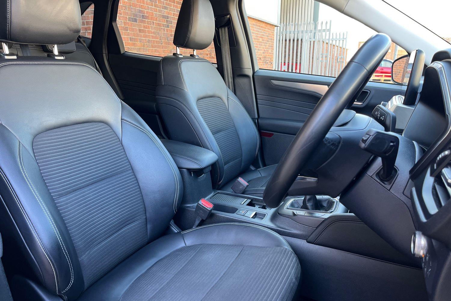 Ford KUGA Photo 16