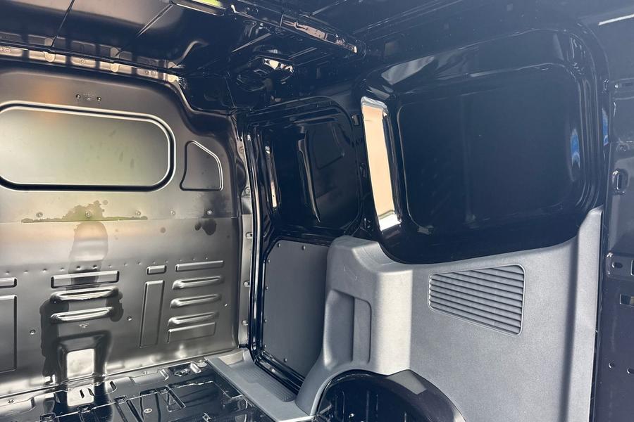 Ford E-TRANSIT COURIER Photo autoimg-3a54f49eba5c9bb1f2c964623a8cec84d8228e9a.jpg