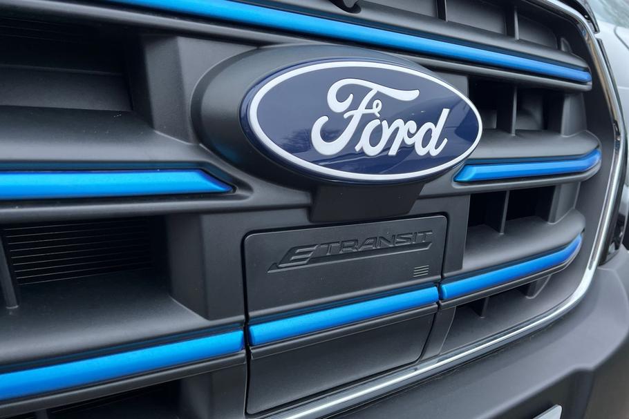 Used FORD E-TRANSIT MJ75CVD 17