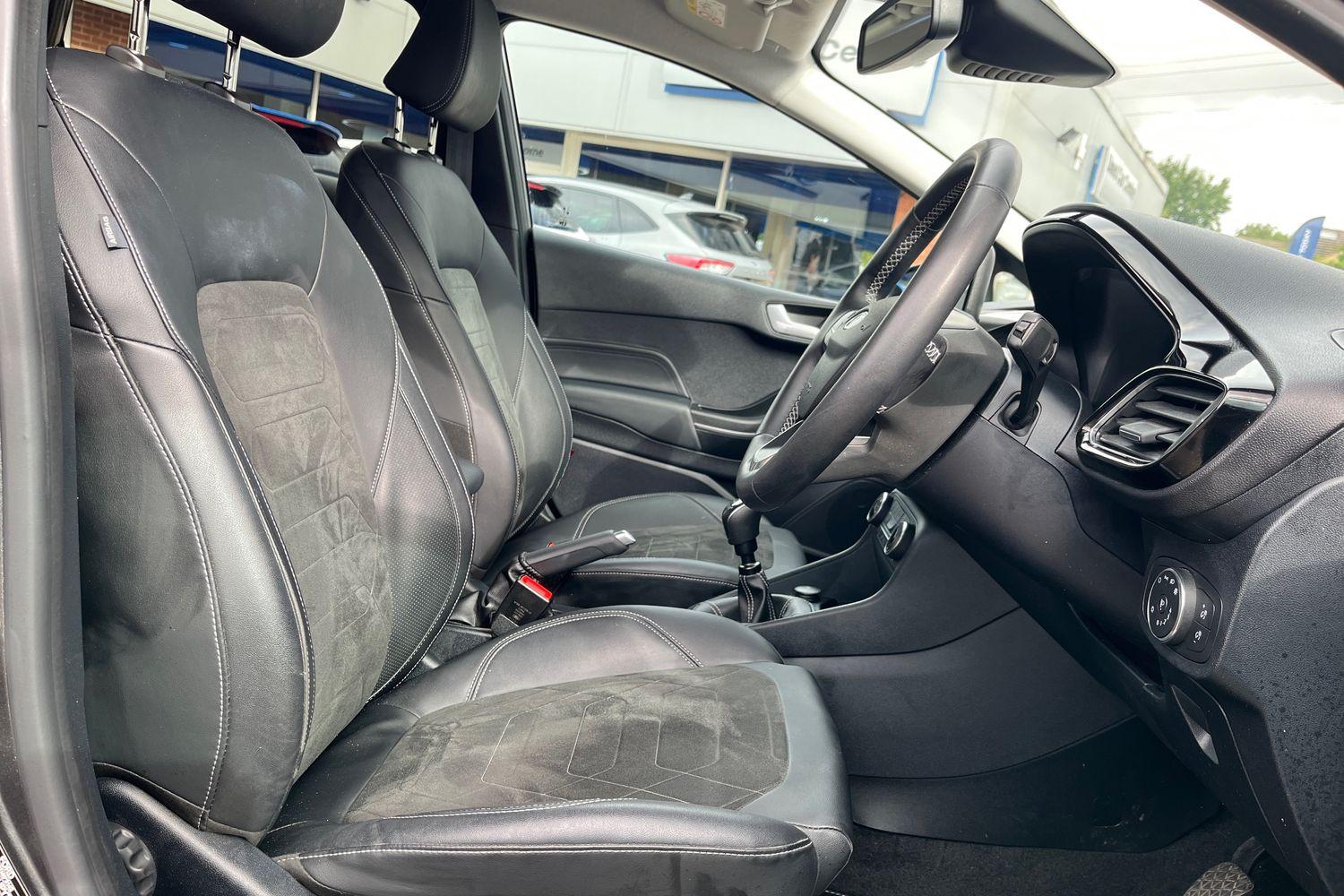 Ford Fiesta Photo 16