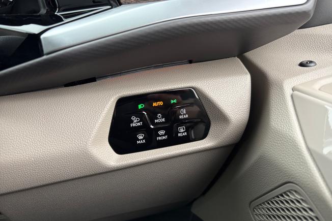 VOLKSWAGEN Multivan Photo 26