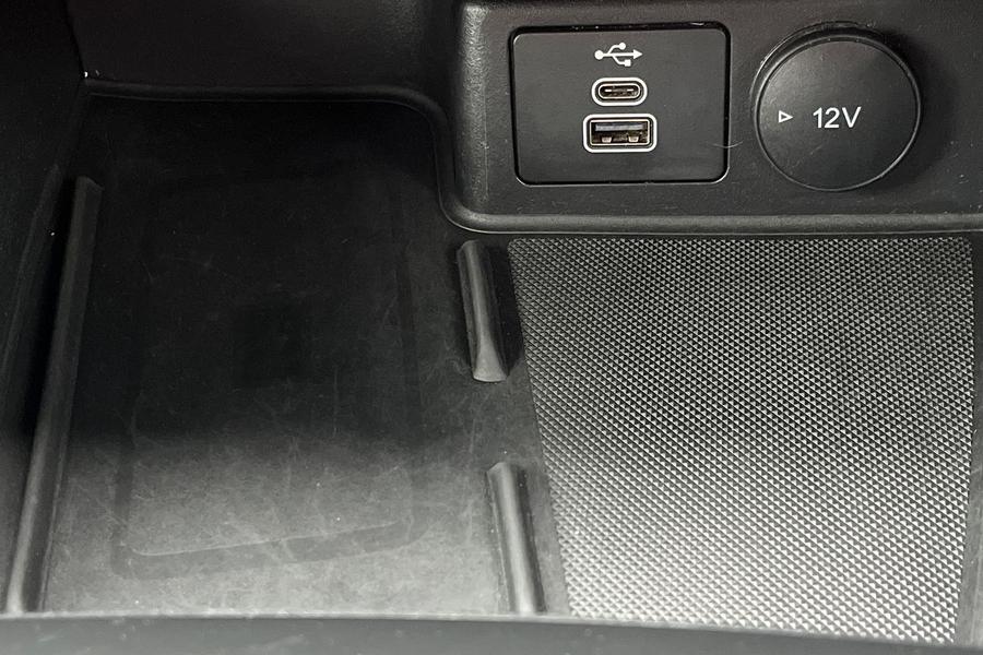 Ford Kuga Photo autoimg-3a649e44b30dbe5b4a345fc5dc386ad20f1be6df.jpg
