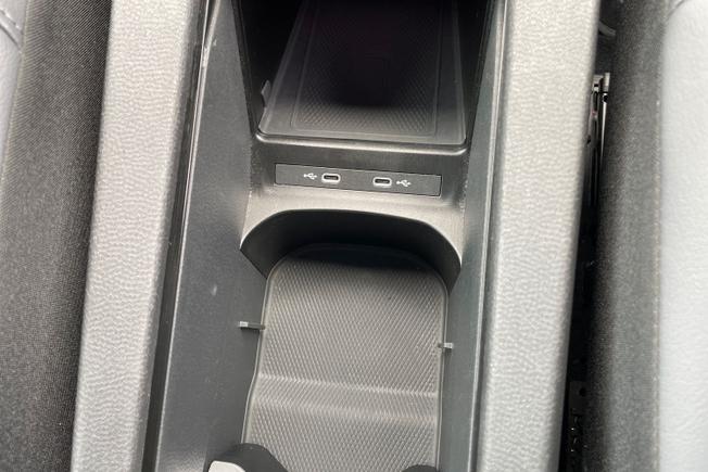 VOLKSWAGEN ID.4 Photo 46