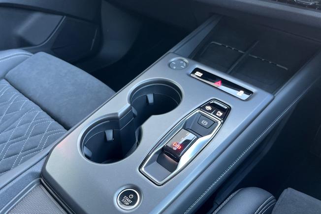 AUDI Q4 e-tron Photo 34