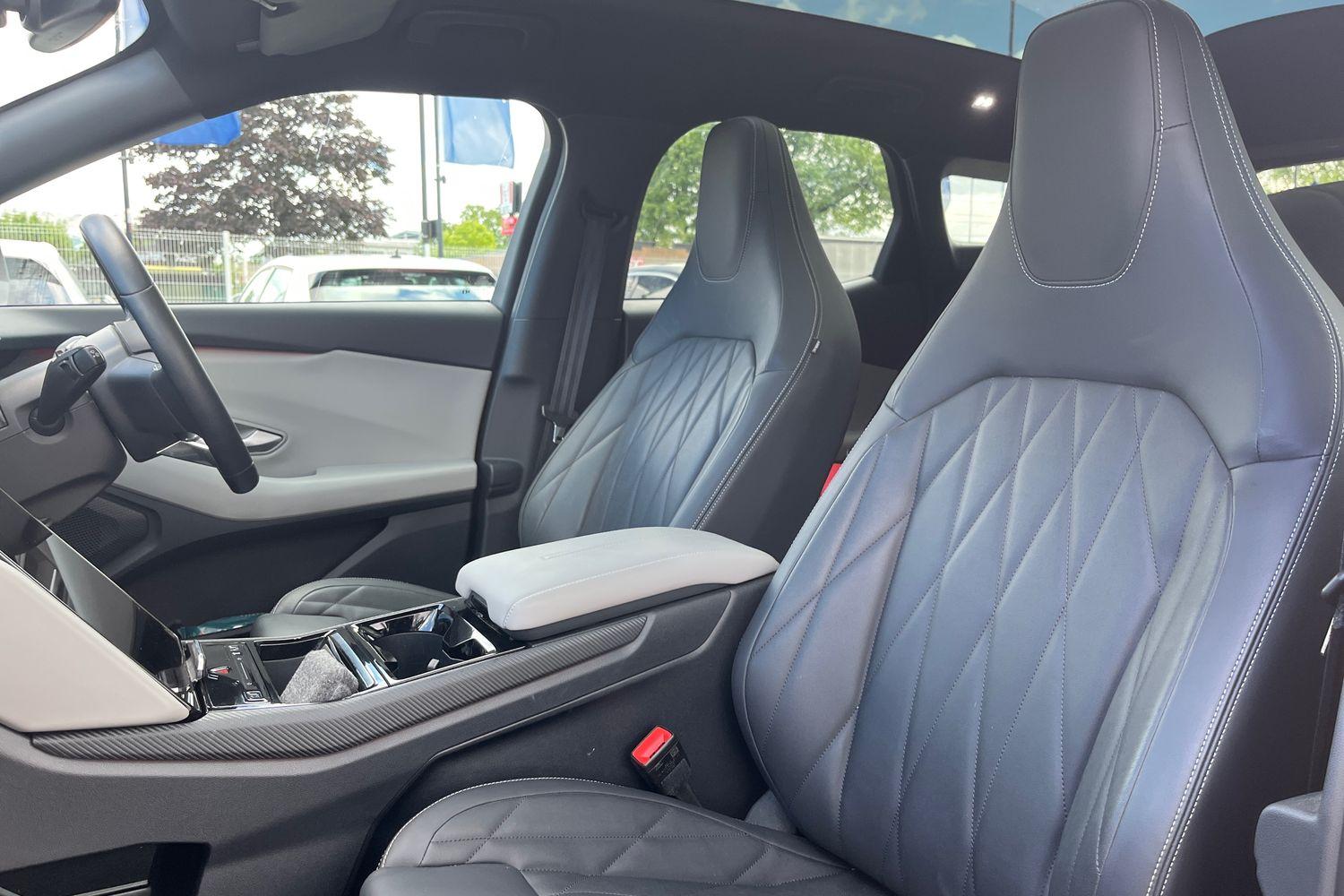 Ford Explorer Photo 18