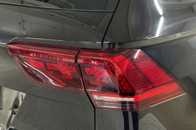 VOLKSWAGEN Tiguan Photo 18