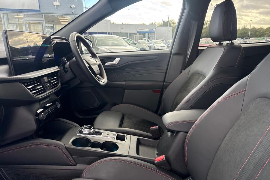 Ford KUGA Photo autoimg-3a79e5a85e080f7c4216cfd0789c9d49f15ec3a6.jpg