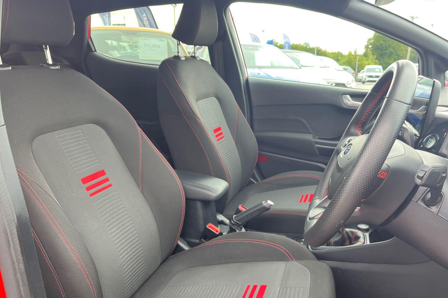 Ford FIESTA Photo 16