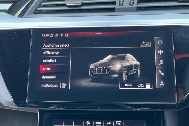 AUDI E-Tron Photo 24