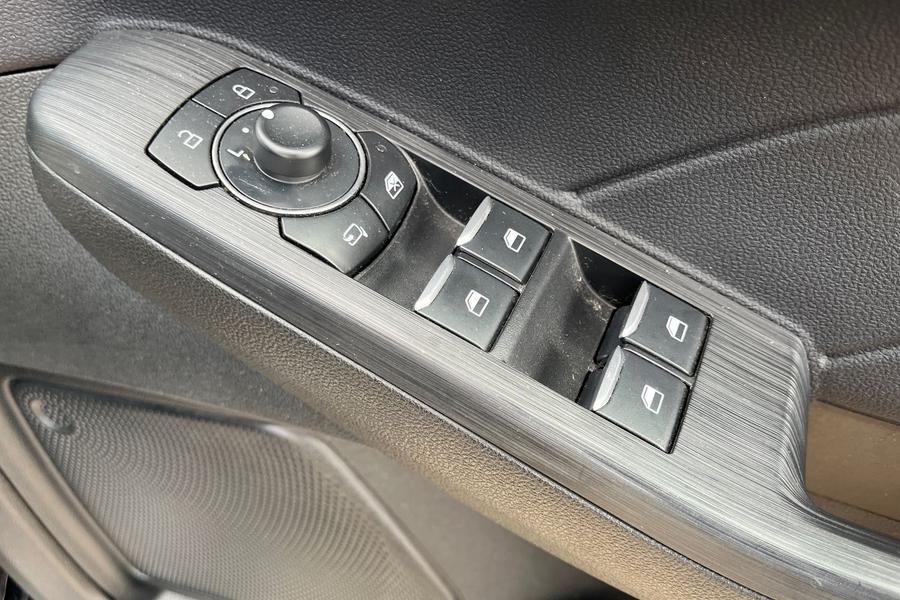Ford KUGA Photo autoimg-3a81ceb645c13f3d008412458b56818ad15eaf9b.jpg