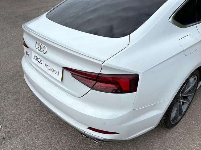 AUDI S5 Photo 23
