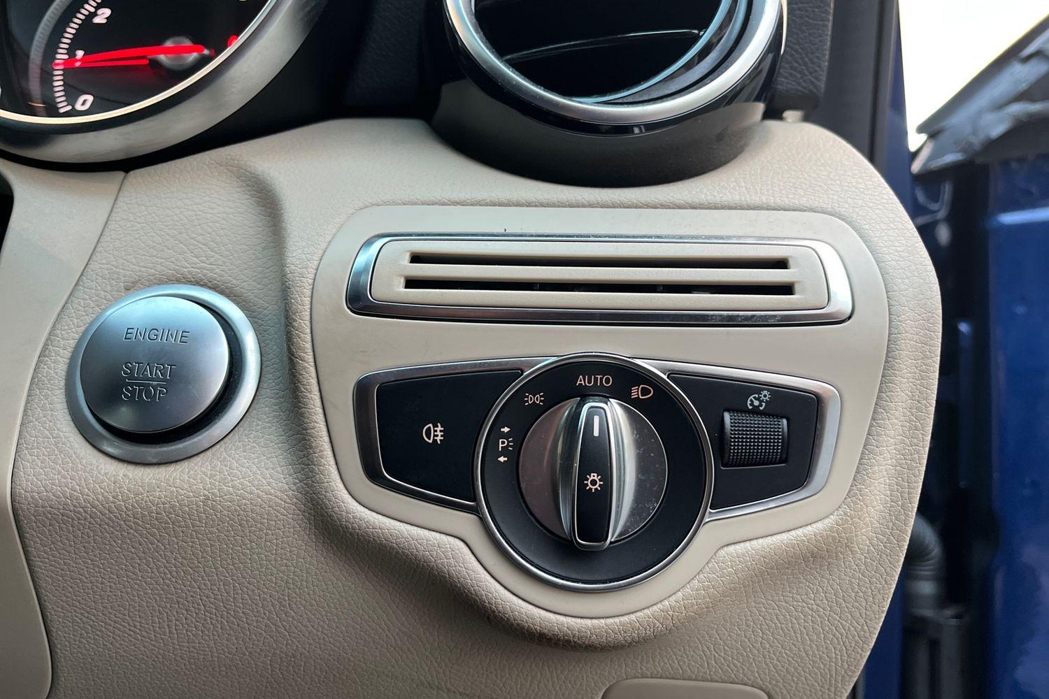 Mercedes-Benz C CLASS Photo 25