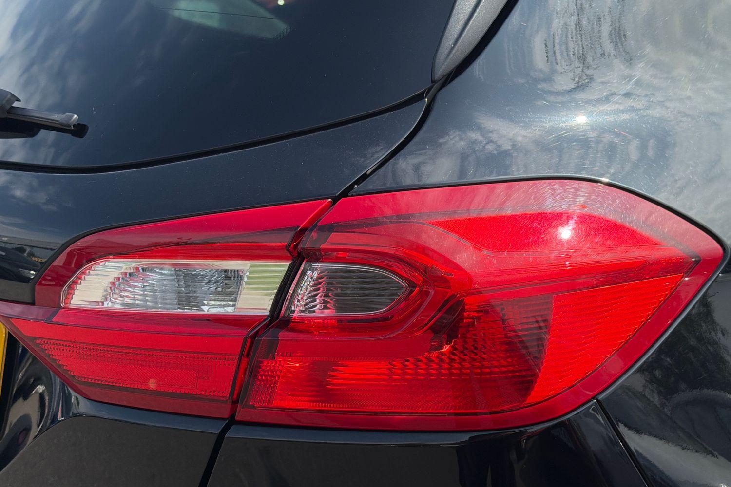 Ford FIESTA Photo 39