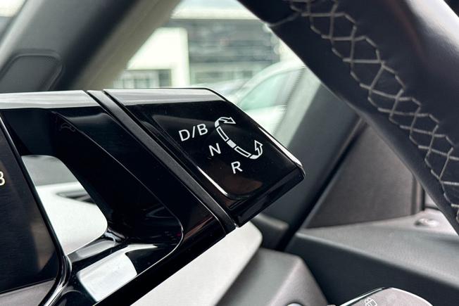 VOLKSWAGEN ID.3 Photo 32