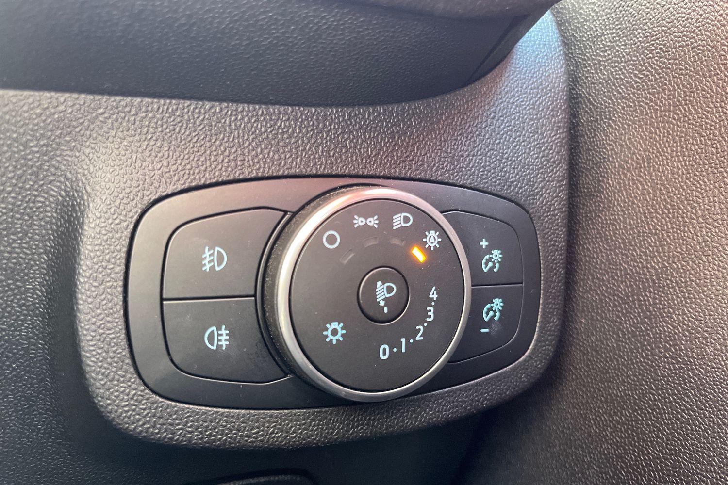 Ford FIESTA Photo 28
