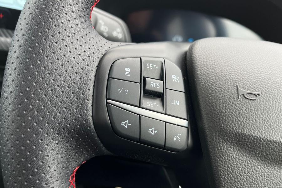 Ford Kuga Photo autoimg-3a97970af1f12376b83a5f845dc93c6c38a4e192.jpg