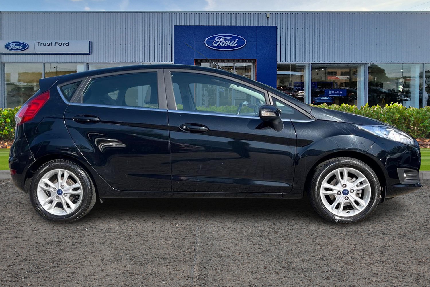 Ford Fiesta Photo 2