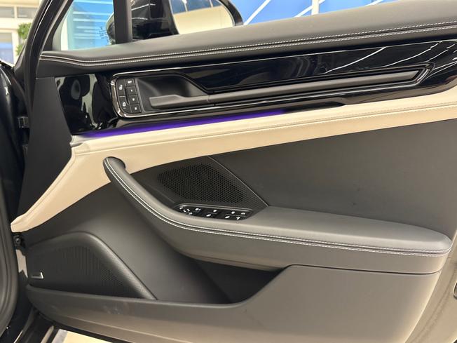 PORSCHE Panamera Photo 20