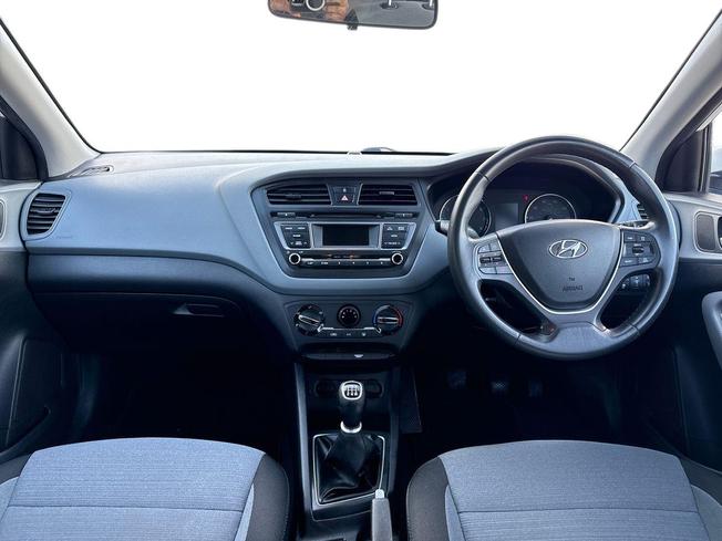 HYUNDAI i20 Photo 10