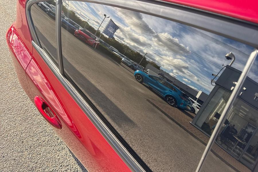 Ford FOCUS Photo autoimg-3ab6878be585be71a34b50faf29c0c7fcd1289e0.jpg