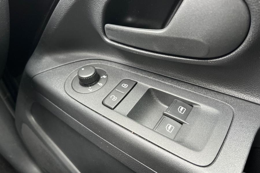 Volkswagen UP Photo autoimg-3ab8ed7466913ea25834a687538cc8298f8144ee.jpg