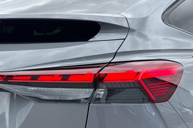 AUDI Q4 e-tron Photo 18