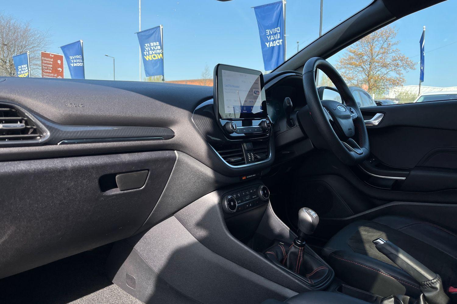 Ford FIESTA Photo 17