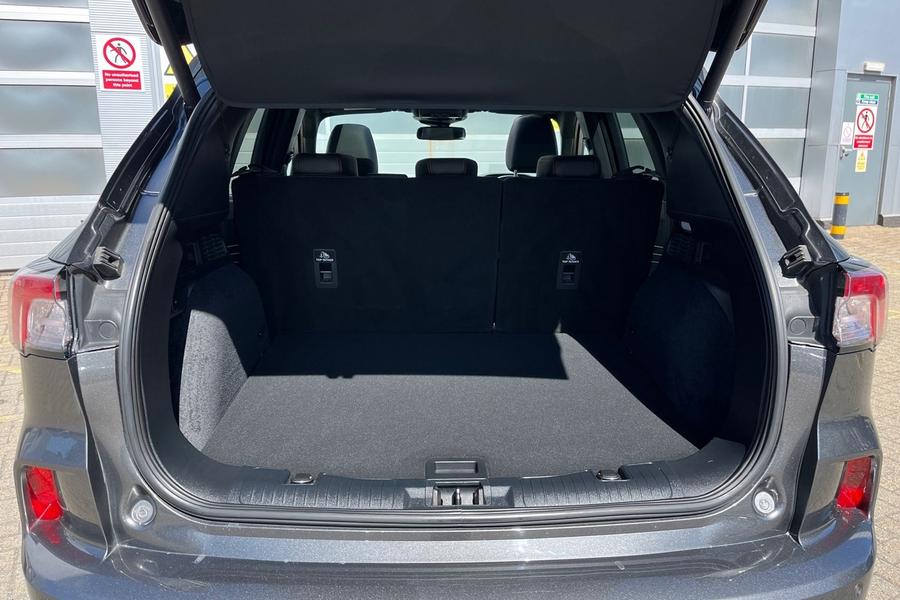 Ford Kuga Photo autoimg-3ac1a1733fdabe4091514bfae8ebcf1c68666720.jpg