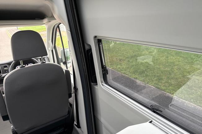 VOLKSWAGEN Grand California Photo 41