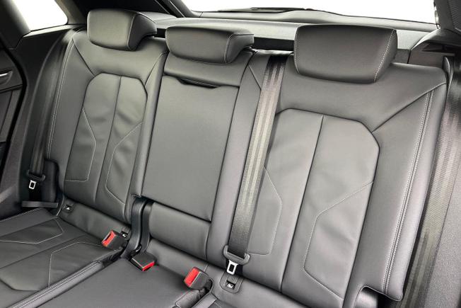 AUDI Q3 Photo 9
