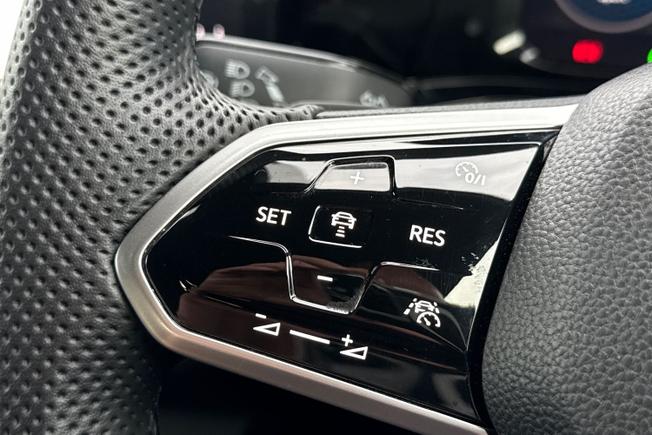 VOLKSWAGEN Golf Photo 16