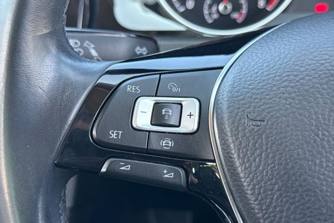 VOLKSWAGEN Golf Photo 16