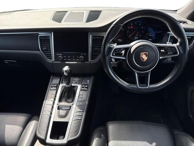 PORSCHE Macan Photo 10