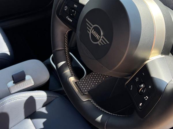 MINI Cooper Photo autoimg-3ad3eca0535f72f9b11826b3ab132c277ef0dc95.jpg