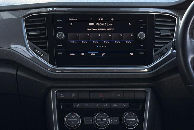 VOLKSWAGEN T-Roc Photo 37