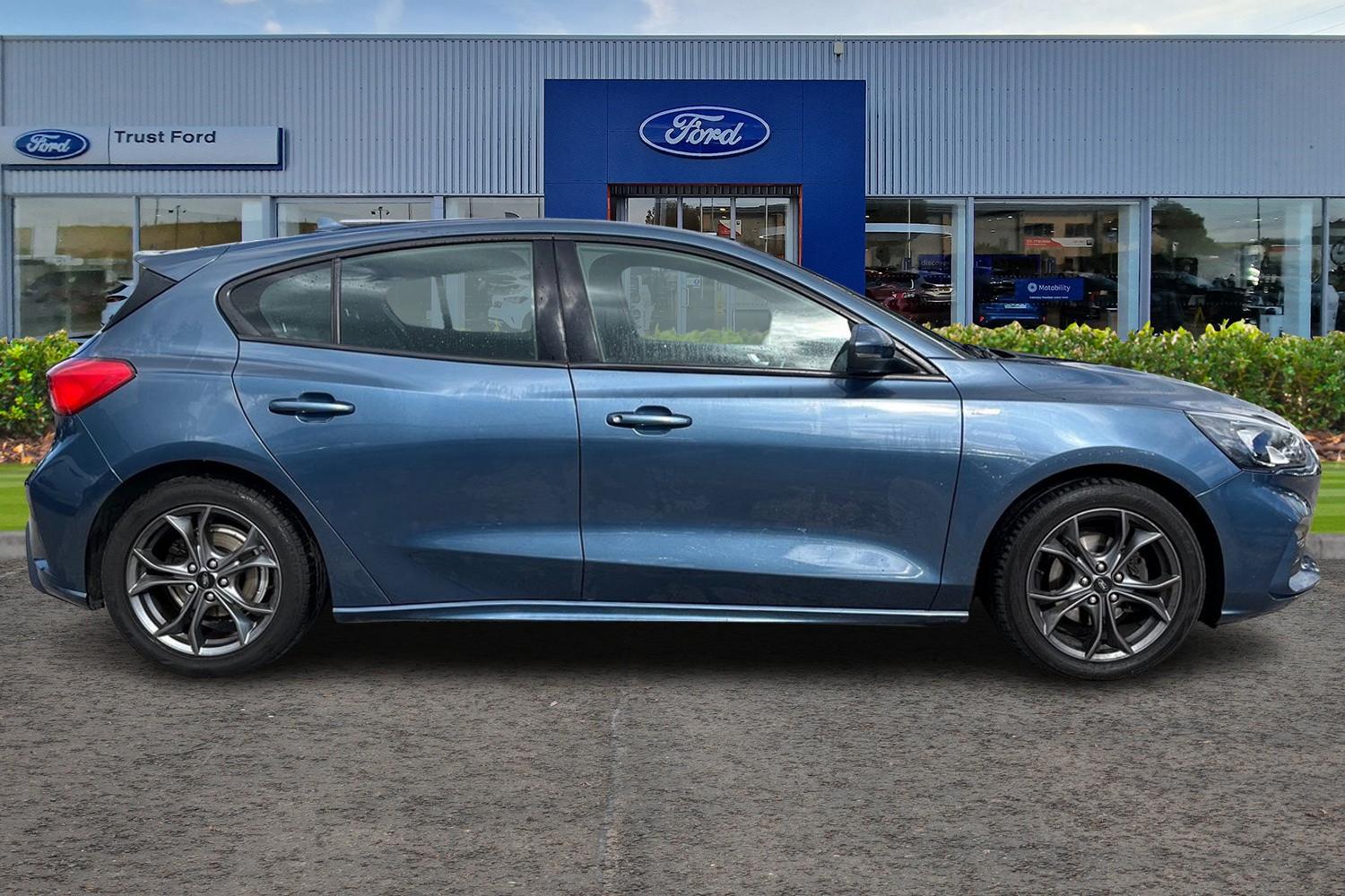 Ford FOCUS Photo 2