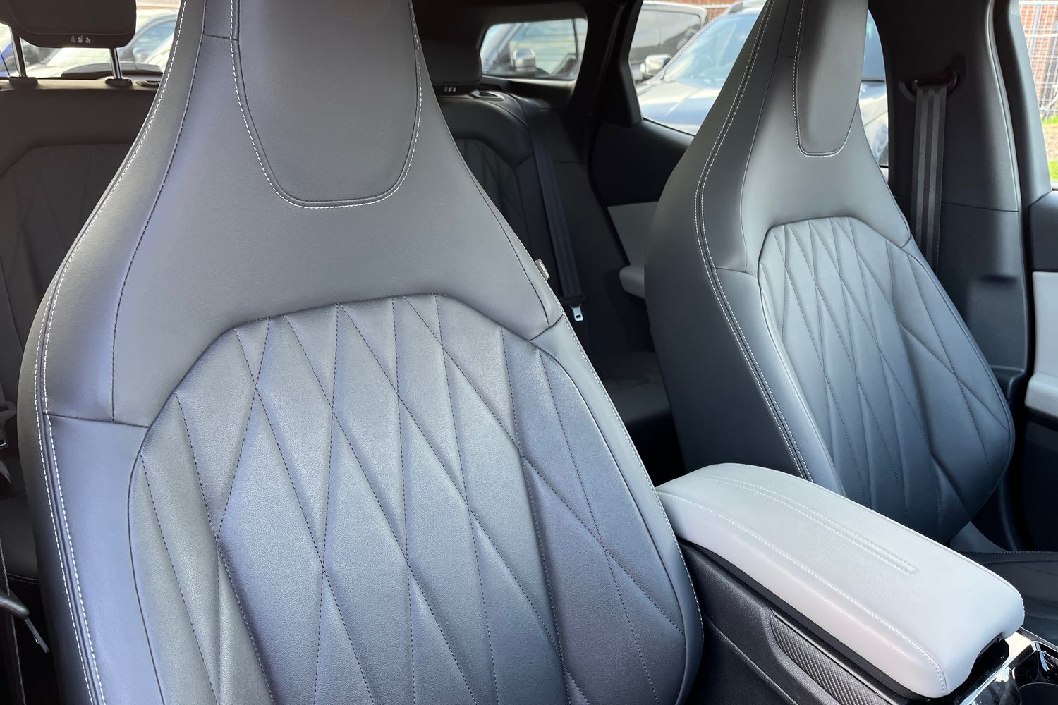 Ford Explorer Photo 16