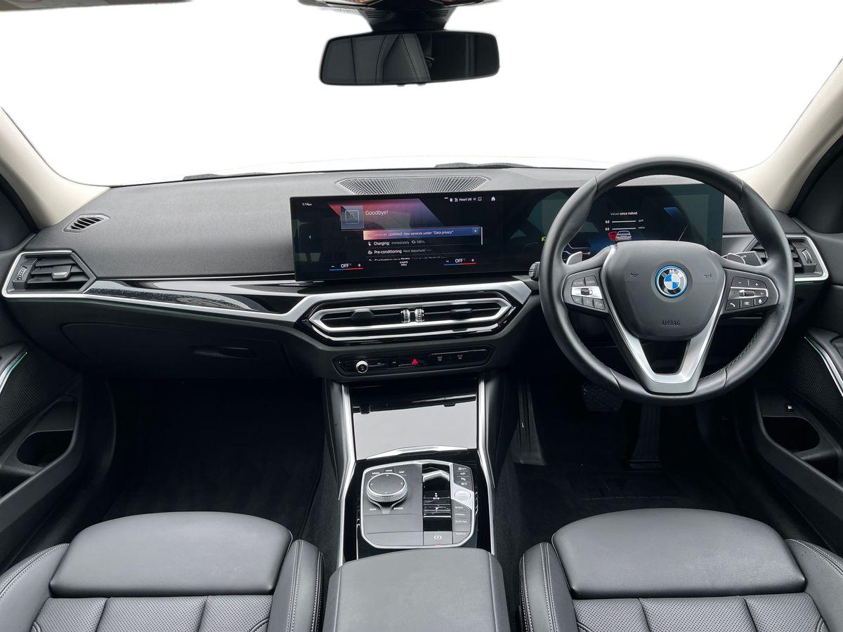 BMW 3 Series Photo 9