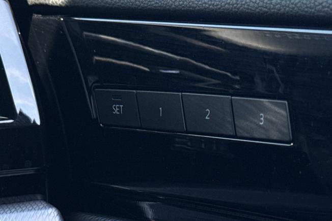 VOLKSWAGEN Touareg Photo 24