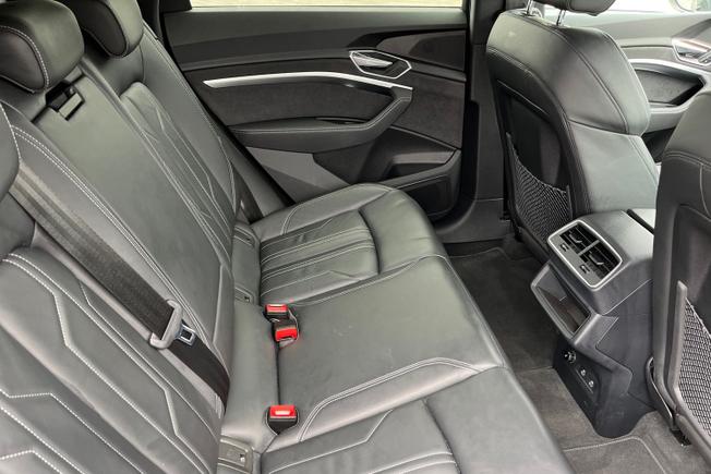 AUDI e-tron Photo 47