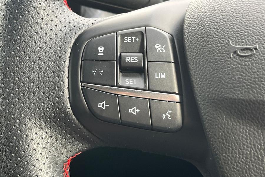 Ford Kuga Photo autoimg-3af8dfb4eac8b86344de84fb08e1a81df135eb79.jpg