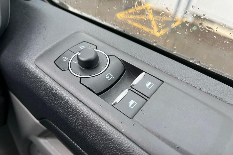 Used Ford Transit Custom YO25URB 32