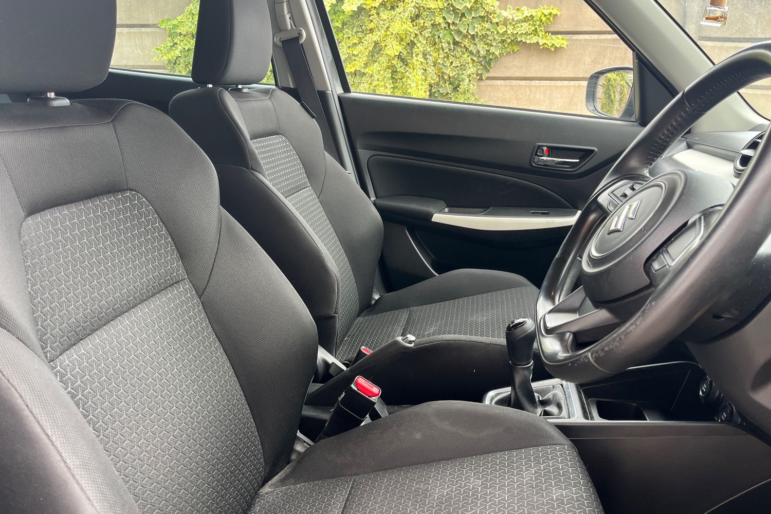 Suzuki SWIFT Photo 16