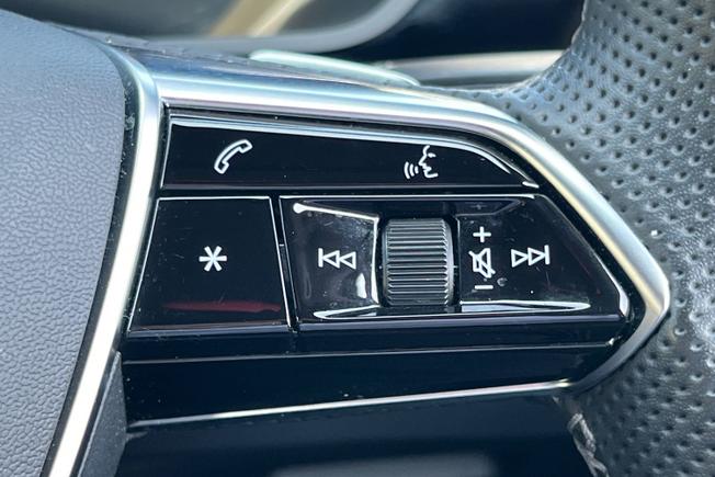 AUDI E-Tron Photo 17