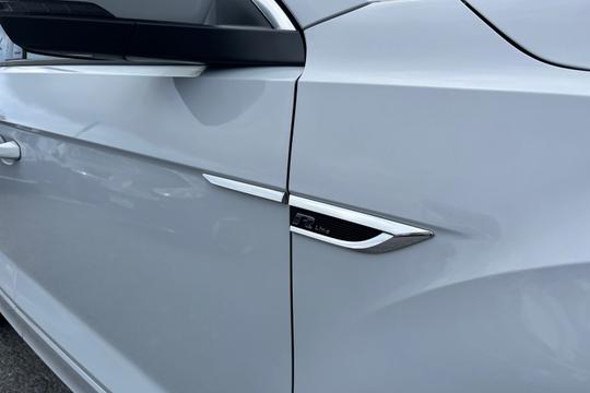 Volkswagen T-ROC R-LINE Photo autoimg-3b00de26428a0896699ca5c73ae6b7d47399565f.jpg