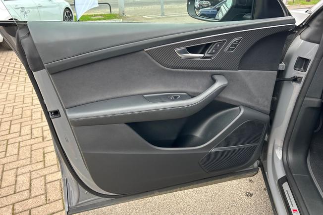 AUDI Rsq8 Photo 47