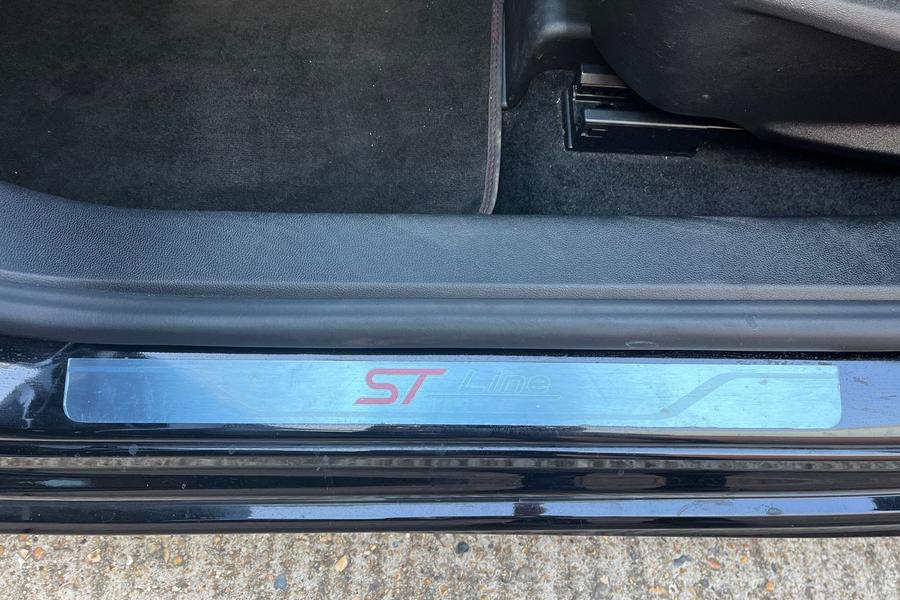 Ford Focus Photo autoimg-3b0726c6c088925f7e6f747ad2b6411571d2f8ec.jpg
