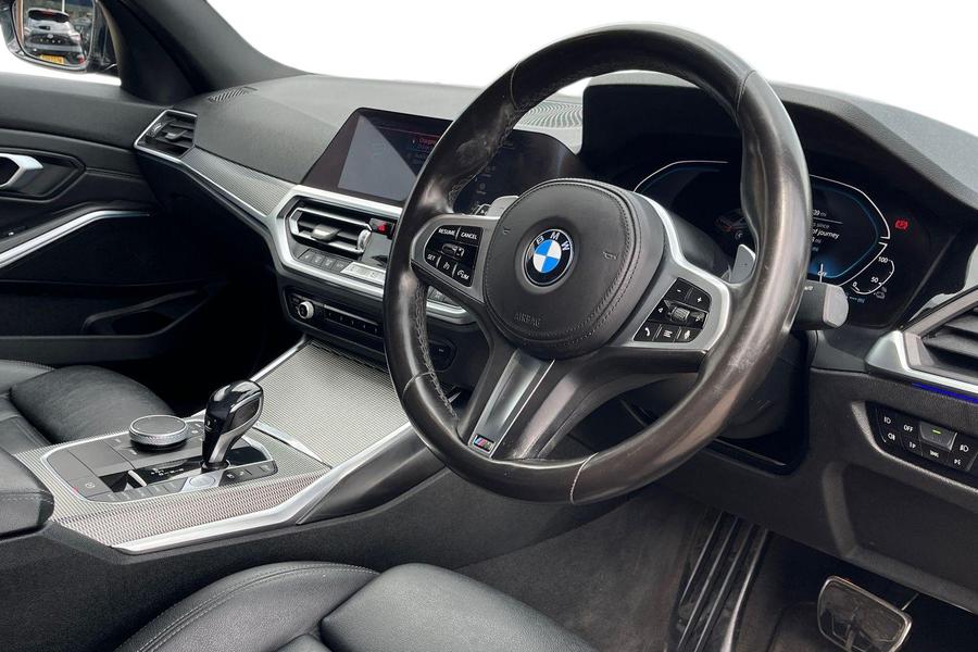 BMW 3 Series Photo autoimg-3b09800ed94cc284057cc41015a11f0b5f8a092f.jpg