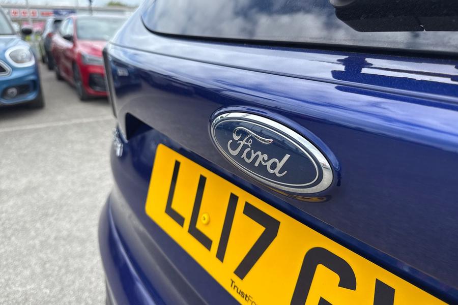 Ford KUGA Photo autoimg-3b0c9dbbeeea8ce5106c5c6474f78d1bc94869f9.jpg